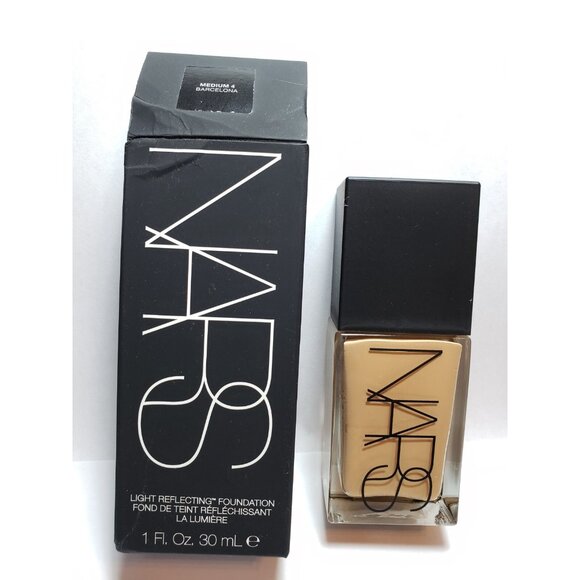 NARS Light Reflecting Foundation MEDIUM 4 BARCELONA 1 oz NIB - Picture 3 of 6